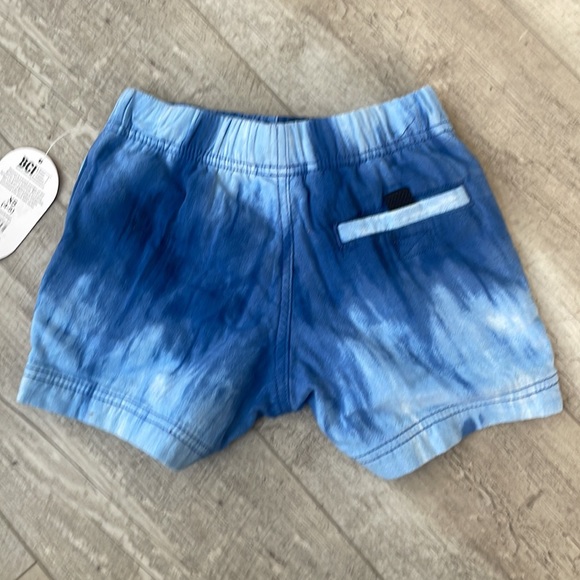 Above the knee little boy shorts - Picture 2 of 2